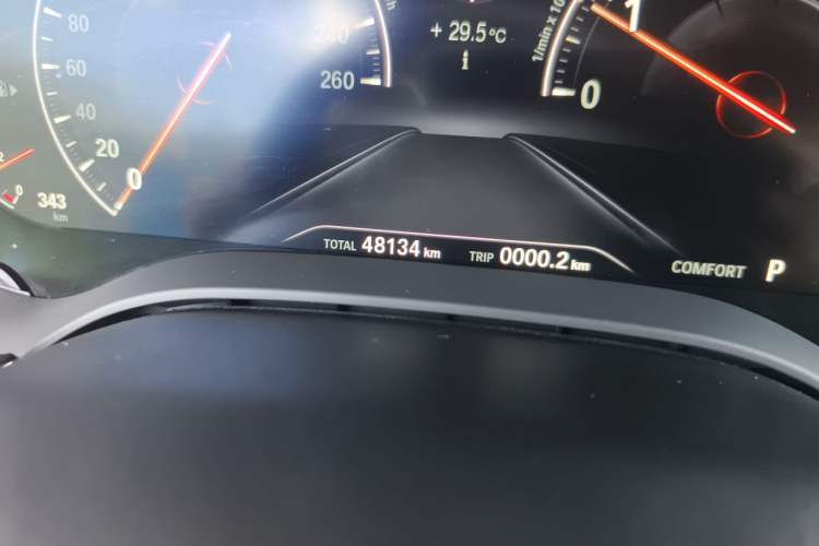 Used BMW 5 Series 2019 Facelifted 530Li Leading Edition M Sport Package Odometer Close Up