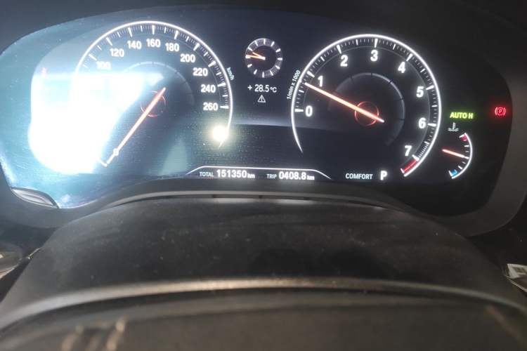 Used BMW 5 Series 2019 Facelifted 530Li Leading Edition Luxury Package Odometer Close Up
