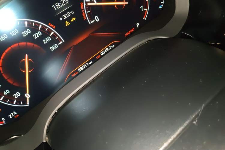 Used BMW 5 Series 2019 530Li Leading Model Luxury Package Odometer Close Up