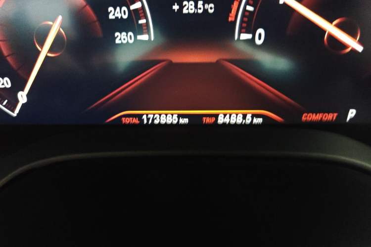 Used BMW 5 Series 2019 525Li M Sport Package Odometer Close Up