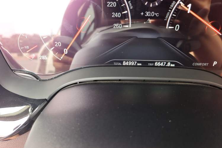 Used BMW 5 Series 2019 Facelifted 525Li Luxury Package Odometer Close Up