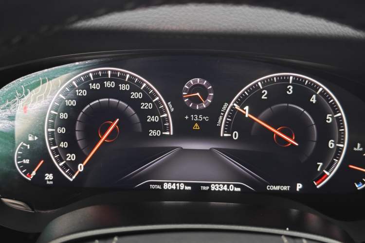 Used BMW 5 Series 2019 Facelifted 525Li Luxury Package Odometer Close Up