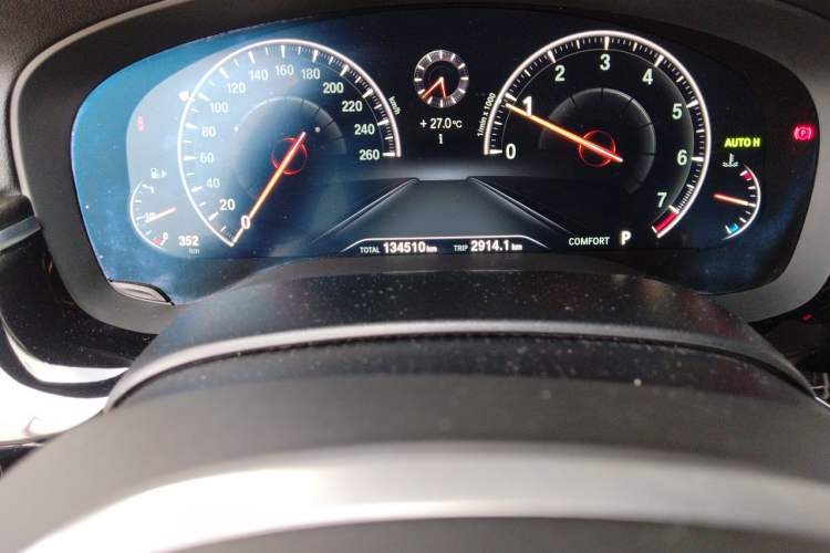 Used BMW 5 Series 2019 525Li M Sport Package Odometer Close Up
