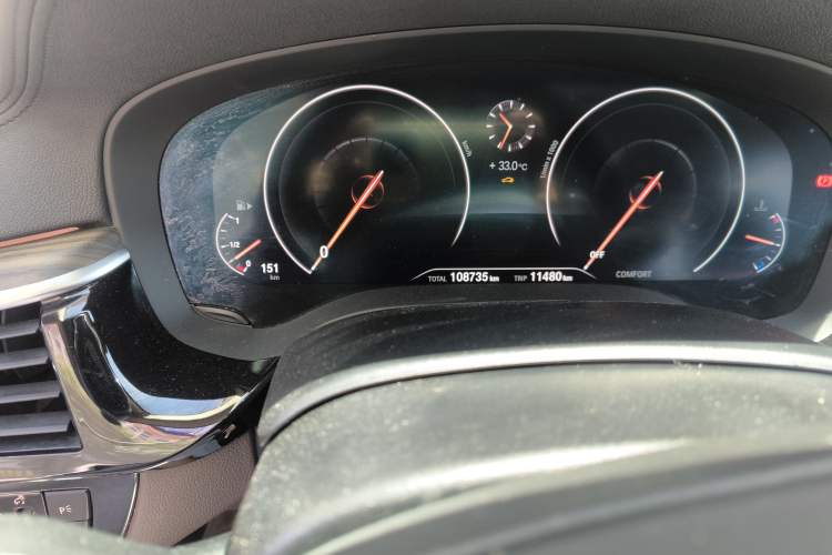 Used BMW 5 Series 2019 530Li Leading Model Luxury Package Odometer Close Up
