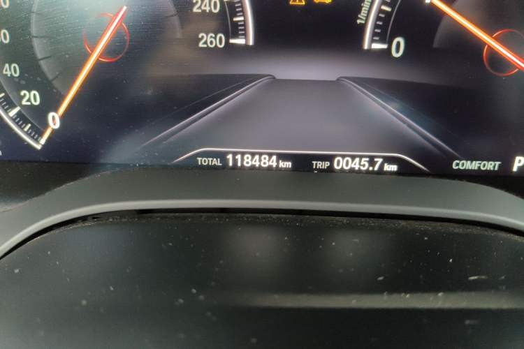 Used BMW 5 Series 2019 Facelifted 530Li Leading Edition Luxury Package Odometer Close Up