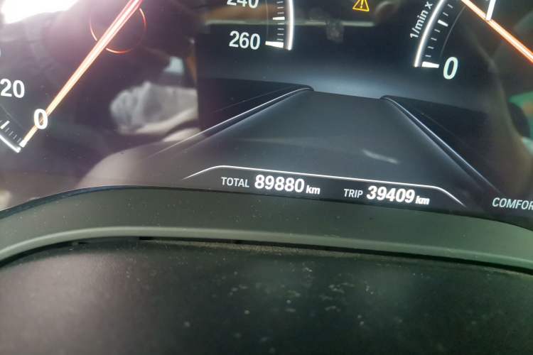 Used BMW 5 Series 2019 525Li Luxury Package Odometer Close Up