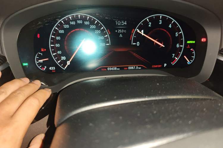 Used BMW 5 Series 2019 525Li M Sport Package Odometer Close Up