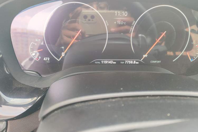 Used BMW 5 Series 2019 530Li Leading Model Luxury Package Odometer Close Up