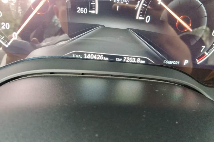 Used BMW 5 Series 2019 Facelifted 525Li Luxury Package Odometer Close Up