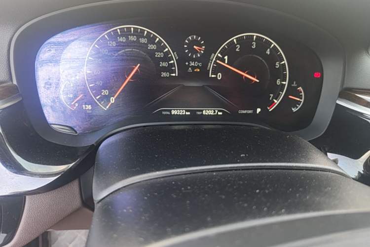 Used BMW 5 Series 2019 525Li Luxury Package Odometer Close Up