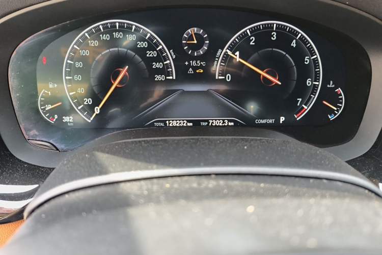 Used BMW 5 Series 2019 530Li Leading Model M Sport Package Odometer Close Up