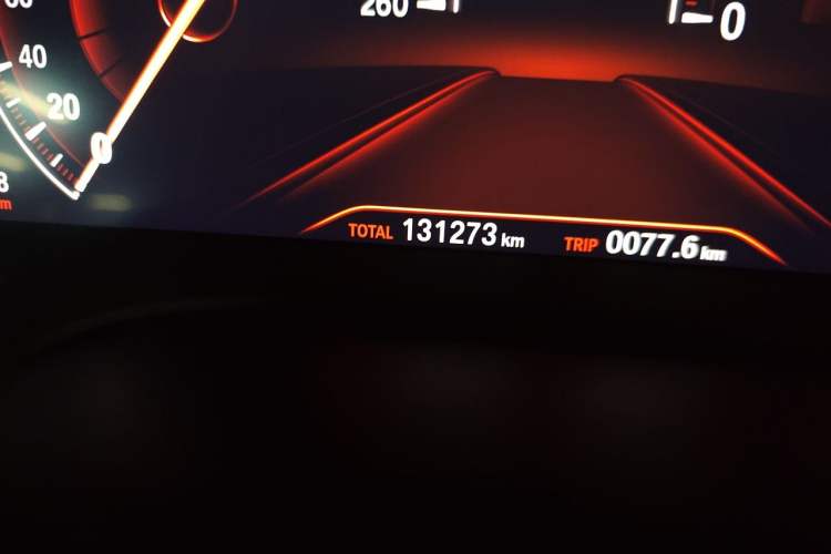Used BMW 5 Series 2019 530Li Leading Model Luxury Package Odometer Close Up