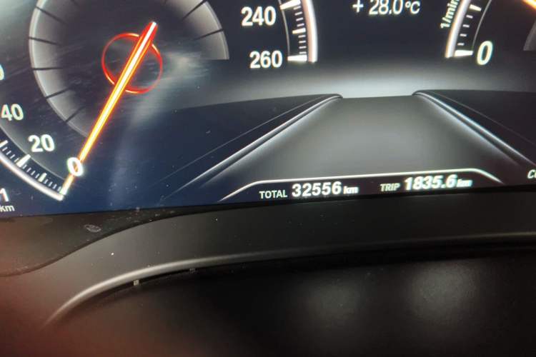 Used BMW 5 Series 2019 Facelifted 525Li Luxury Package Odometer Close Up