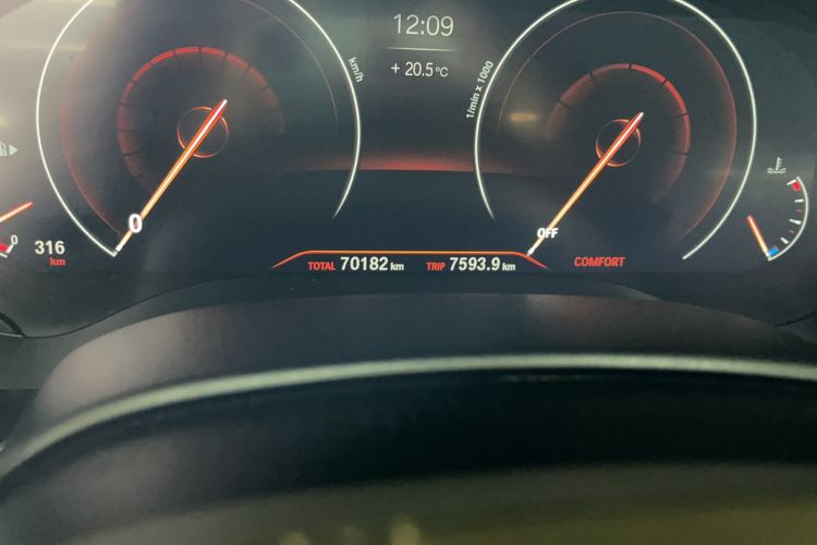 Used BMW 5 Series 2019 Facelifted 525Li Luxury Package Odometer Close Up