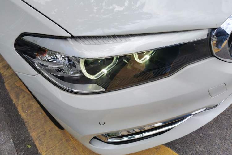 Used BMW 5 Series 2019 530Li Leading Model Luxury Package Right Front Headlight