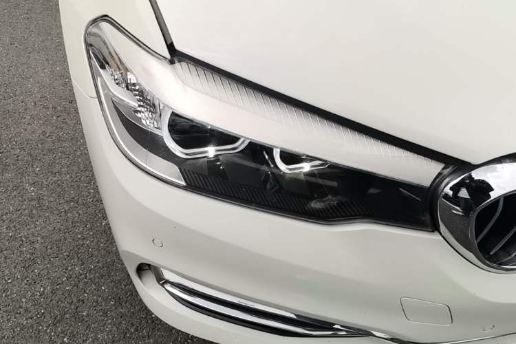Used BMW 5 Series 2019 530Li Leading Model Luxury Package Right Front Headlight