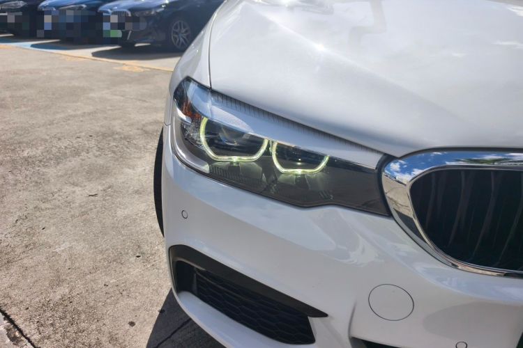 Used BMW 5 Series 2019 Facelifted 530Li Leading Edition M Sport Package Right Front Headlight