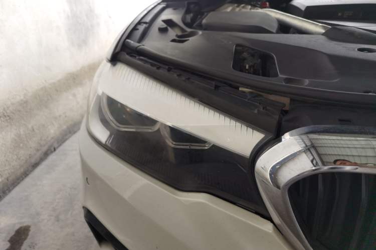 Used BMW 5 Series 2019 530Li Leading Model M Sport Package Right Front Headlight