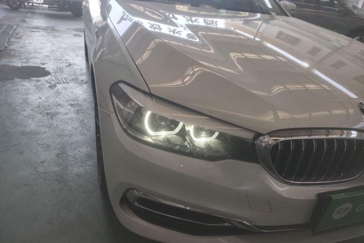 Used BMW 5 Series 2019 Facelifted 530Li Leading Edition Luxury Package Right Front Headlight