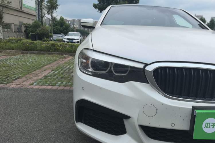 Used BMW 5 Series 2019 Facelifted 530Li Leading Edition M Sport Package Right Front Headlight