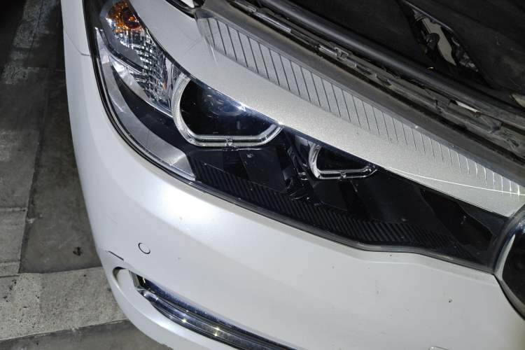 Used BMW 5 Series 2019 530Li Leading Model Luxury Package Right Front Headlight