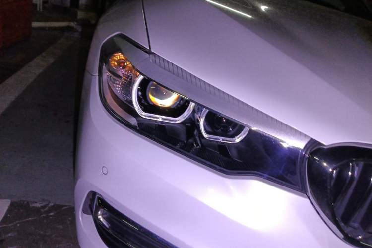 Used BMW 5 Series 2019 Facelifted 530Li Leading Edition Luxury Package Right Front Headlight