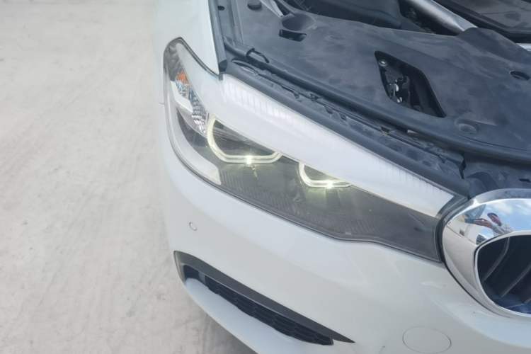 Used BMW 5 Series 2019 530Li Leading Model M Sport Package Right Front Headlight