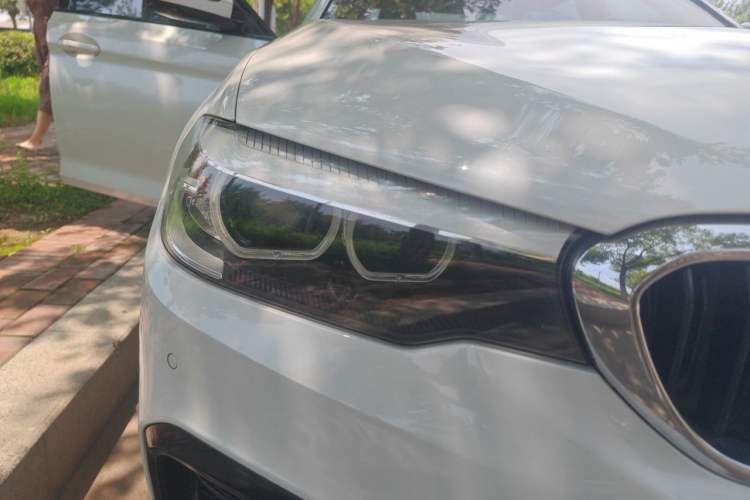 Used BMW 5 Series 2019 Facelifted 530Li Leading Edition M Sport Package Right Front Headlight