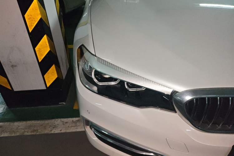 Used BMW 5 Series 2019 Facelifted 530Li Leading Edition Luxury Package Right Front Headlight