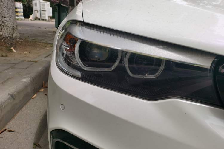 Used BMW 5 Series 2019 530Li Leading Model M Sport Package Right Front Headlight