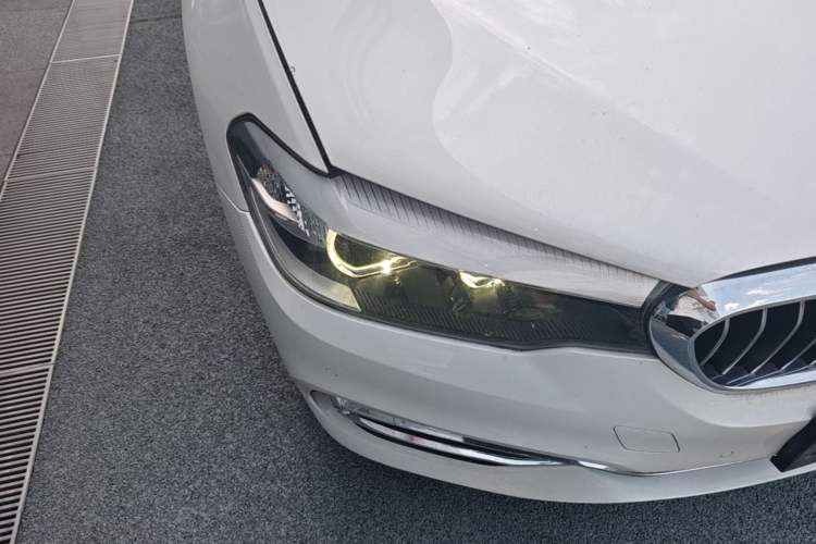 Used BMW 5 Series 2019 530Li Leading Model Luxury Package Right Front Headlight