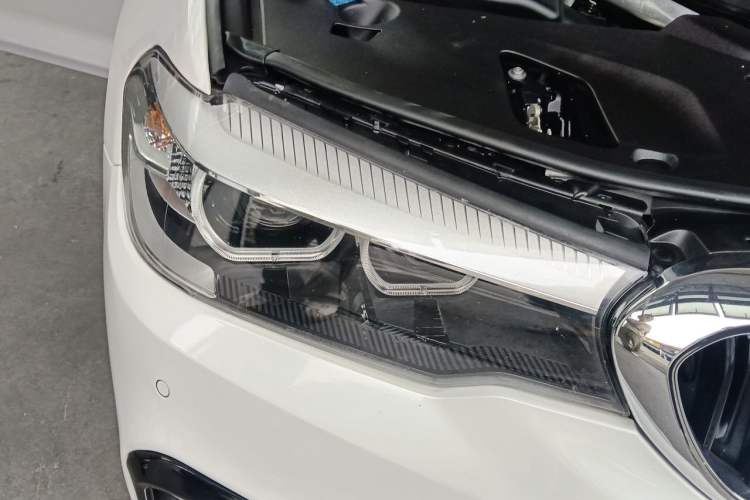 Used BMW 5 Series 2019 530Li Leading Model M Sport Package Right Front Headlight
