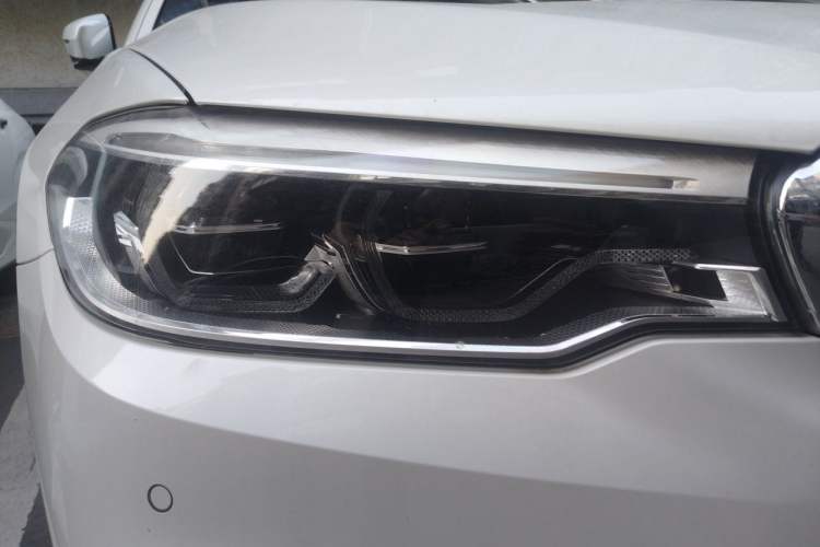 Used BMW 5 Series 2019 530Li Leading Model M Sport Package Right Front Headlight