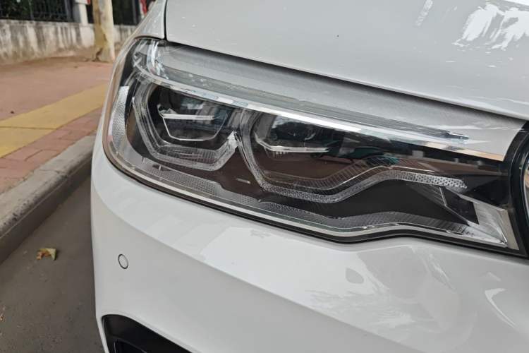 Used BMW 5 Series 2019 Restyled 530Li Luxury Edition M Sport Package Right Front Headlight