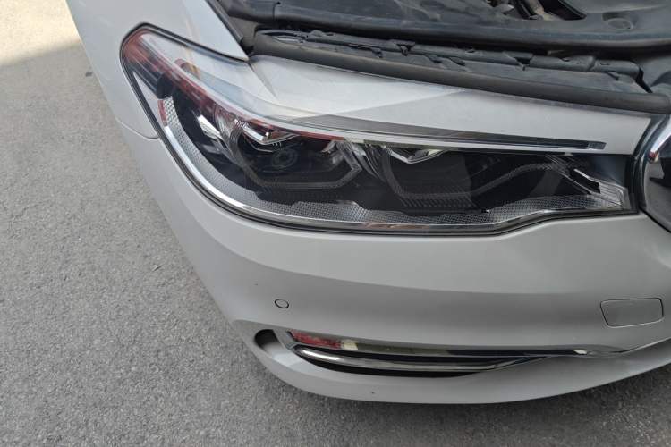 Used BMW 5 Series 2019 Facelifted 530Li Leading Edition Luxury Package Right Front Headlight