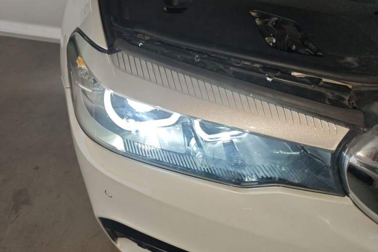 Used BMW 5 Series 2019 Facelifted 530Li Leading Edition M Sport Package Right Front Headlight