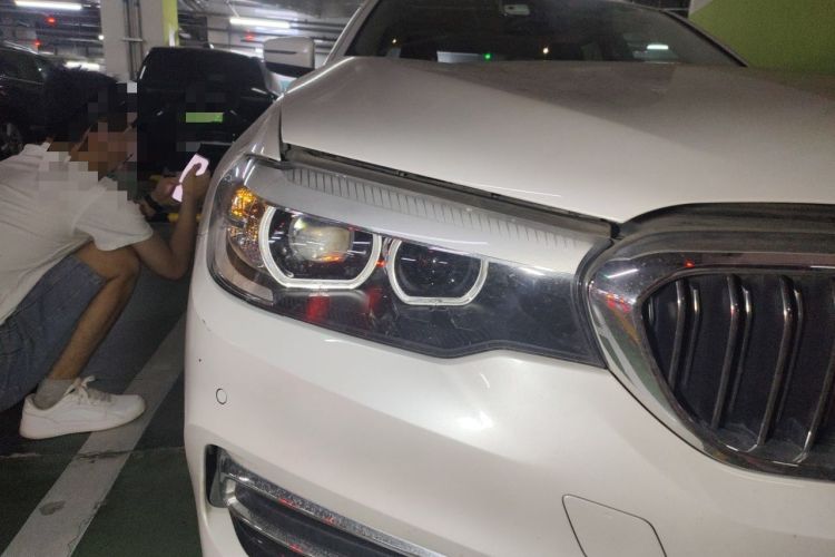 Used BMW 5 Series 2019 Facelifted 530Li Leading Edition Luxury Package Right Front Headlight