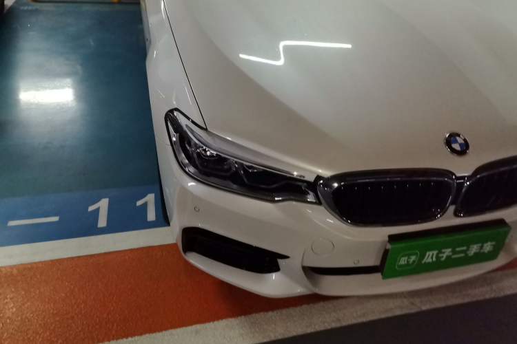 Used BMW 5 Series 2019 Facelifted 530Li Leading Edition M Sport Package Right Front Headlight