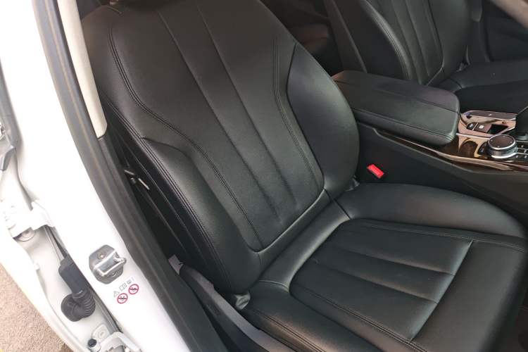 Used BMW 5 Series 2019 525Li Luxury Package Right Front Seat