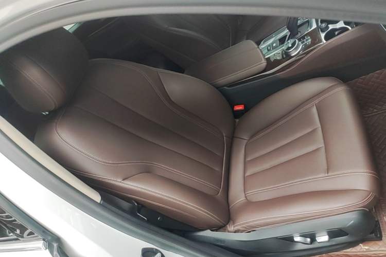 Used BMW 5 Series 2019 Facelifted 525Li Luxury Package Right Front Seat