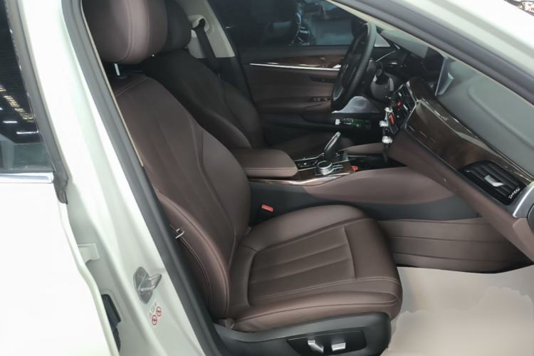 Used BMW 5 Series 2019 525Li Luxury Package Right Front Seat