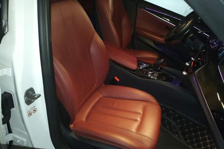 Used BMW 5 Series 2019 Facelifted 530Li Leading Edition M Sport Package Right Front Seat