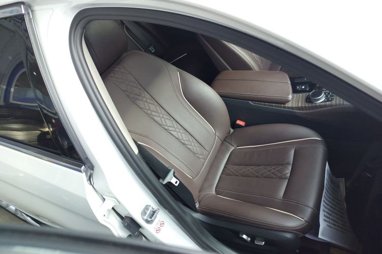 Used BMW 5 Series 2019 530Li xDrive Luxury Package Right Front Seat
