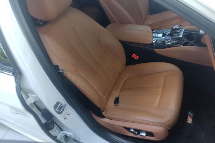 Used BMW 5 Series 2019 530Li Leading Model M Sport Package Right Front Seat