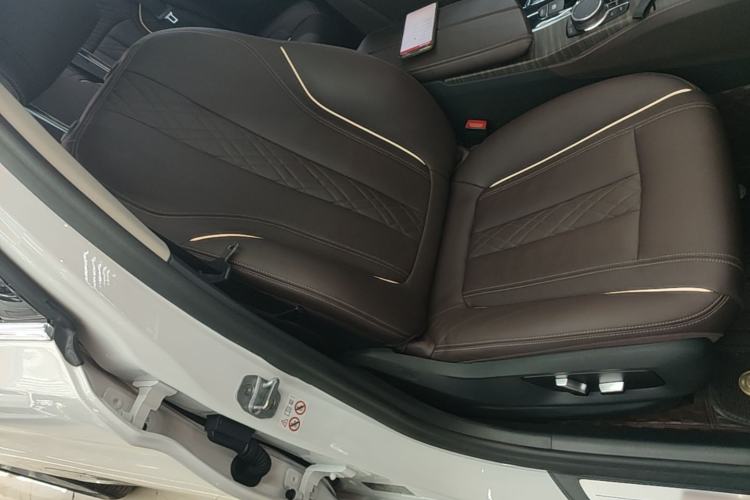 Used BMW 5 Series 2019 530Li xDrive Luxury Package Right Front Seat