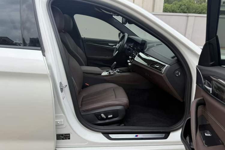Used BMW 5 Series 2019 Restyled 525Li M Sport Package Right Front Seat