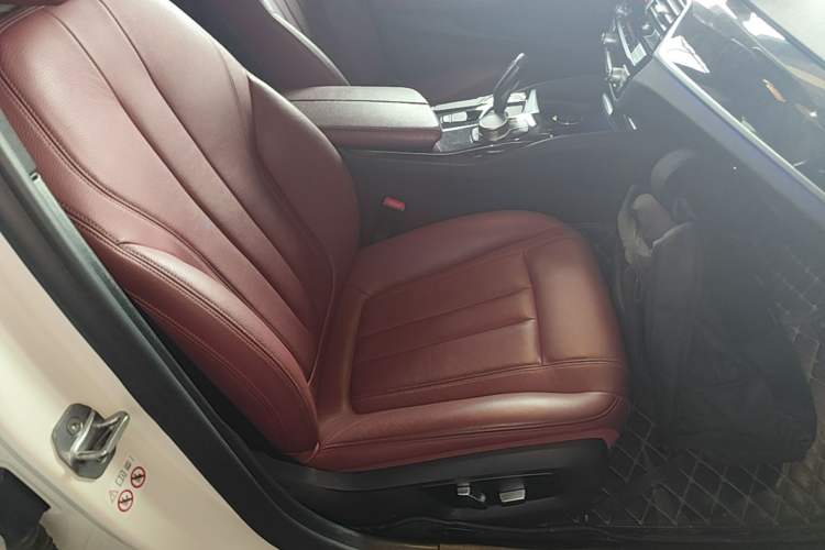 Used BMW 5 Series 2019 530Li xDrive M Sport Package Right Front Seat