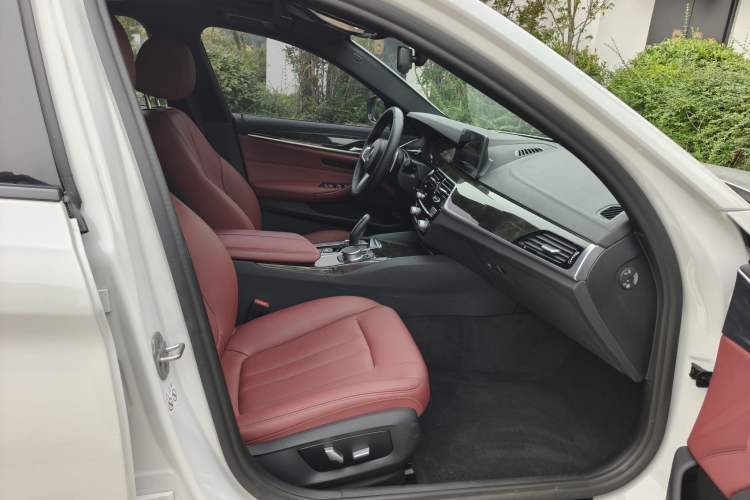 Used BMW 5 Series 2019 530Li Leading Model M Sport Package Right Front Seat