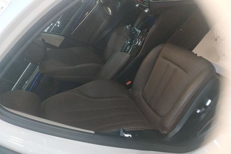 Used BMW 5 Series 2019 525Li Luxury Package Right Front Seat