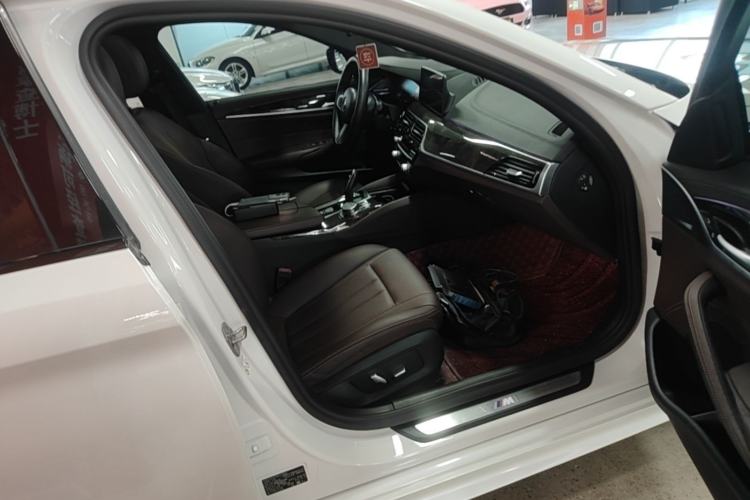 Used BMW 5 Series 2019 525Li M Sport Package Right Front Seat